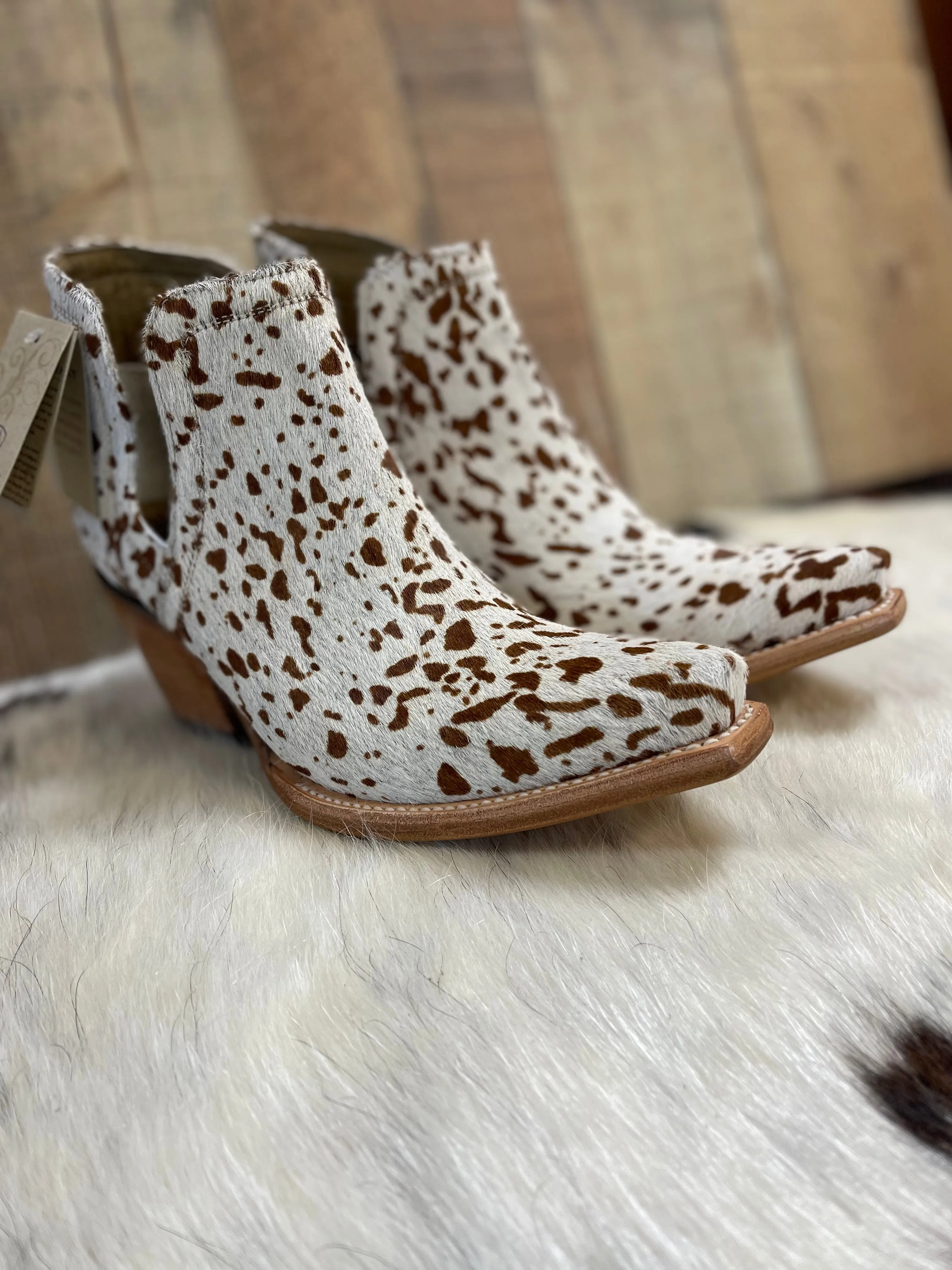 Ariat Ladies Dixon Brown & White Cowhide Ankle Bootie