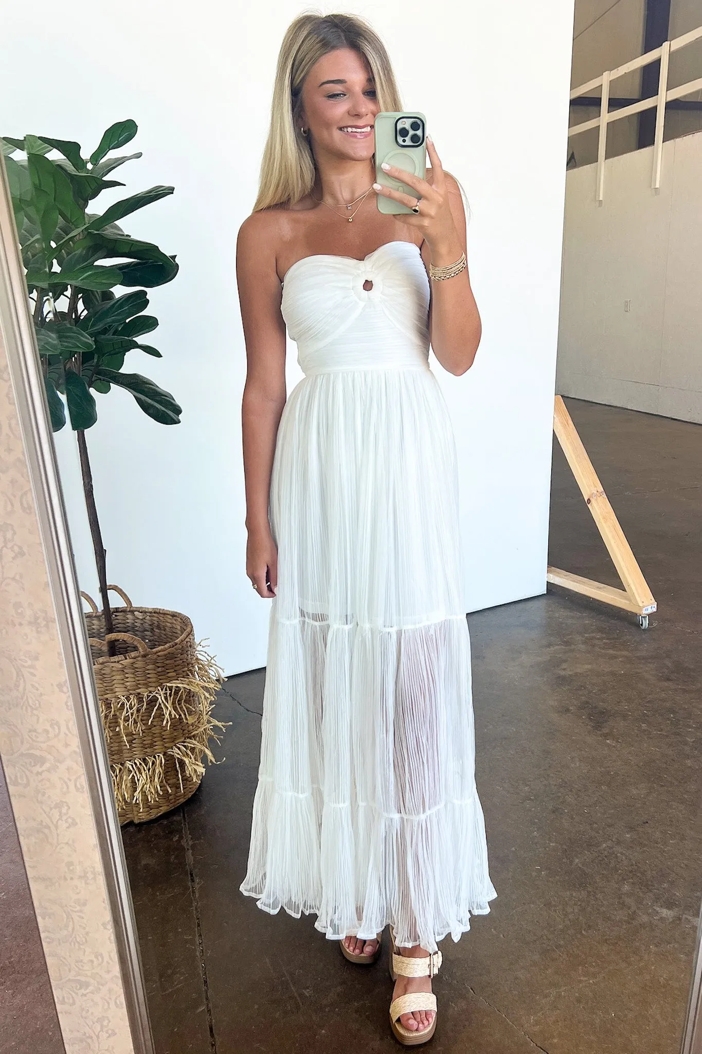 Notable Elegance Tiered Keyhole Maxi Dress