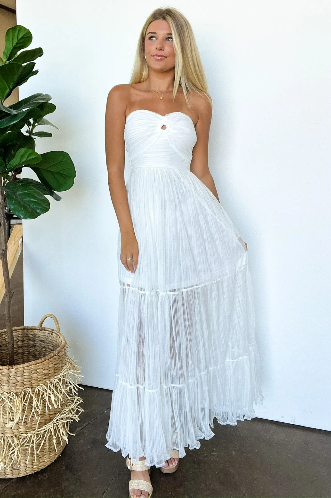 Notable Elegance Tiered Keyhole Maxi Dress